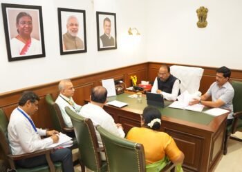 धाराशिव-सोलापूर रेल्वे भूसंपादन: वडगावच्या शेतकऱ्यांच्या मोबदल्यात मोठी घट