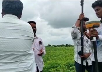 नागपूर-गोवा शक्तीपीठ महामार्गाला शेतकऱ्यांचा तीव्र विरोध; मोजणी अधिकाऱ्यांना दिला दम