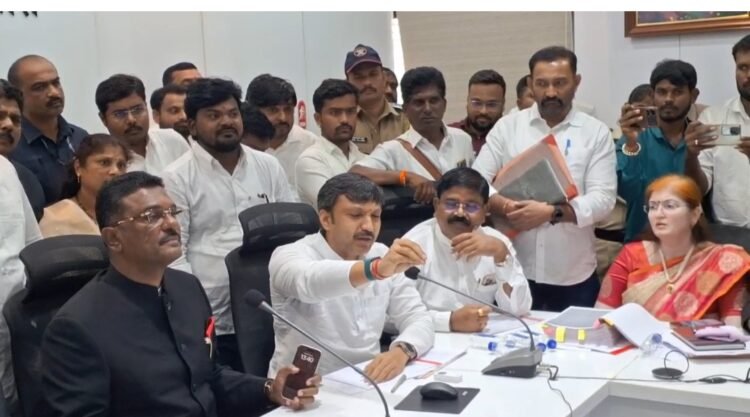 खासदारांचे मामाच पवनचक्की प्रकल्पात कॉन्ट्रॅक्टर