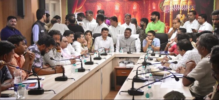 तुळजापूर नवरात्र महोत्सव सुरक्षित आणि सुरळीत पार पाडा; पालकमंत्री प्रताप सरनाईक यांचे प्रशासनाला निर्देश