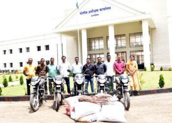 दुचाकी आणि मालाची चोरी करणाऱ्या टोळीला स्थानिक गुन्हे शाखेकडून अटक