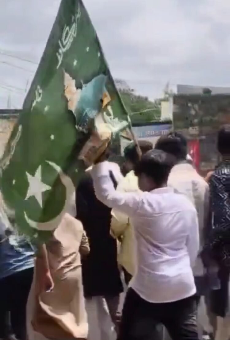 नळदुर्गमध्ये औरंगजेबाच्या नावाने घोषणा: हिंदुत्ववादी संघटना आक्रमक, पोलीस ठाण्यात निवेदन दाखल