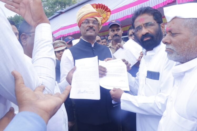 धाराशिव जिल्ह्यात ओला दुष्काळ जाहीर करा, शेतकऱ्यांना हेक्टरी ५० हजारांची मदत द्या