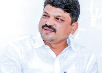 “शिंदे गट आणि उबाठा एकाच नाण्याच्या दोन बाजू, दोघांची स्क्रिप्ट एकच”; १४० कोटींच्या निधीवरून भाजपचा मित्रपक्षावरच घणाघात