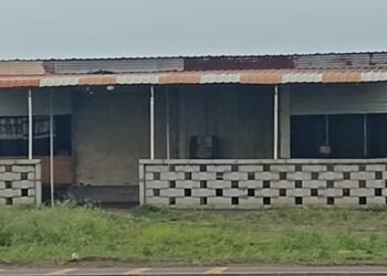 मुरूमजवळील तुगाव फाट्यावरील वेश्या व्यवसायाच्या अड्ड्यावर छापा; दोन बांगलादेशी तरुणी ताब्यात, तिघांवर गुन्हा