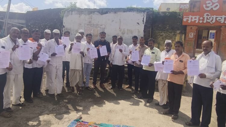 धाराशिव जिल्ह्यात शेतकरी दुहेरी संकटात: अतिवृष्टीने पीक उद्ध्वस्त, बँकांकडून कर्ज वसुलीच्या नोटिसा