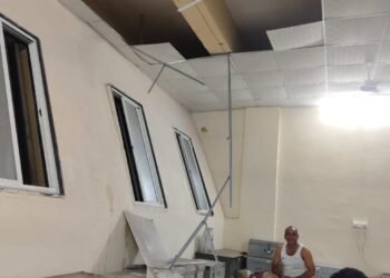 धाराशिव येथील नव्या बस स्थानकाचे सिलिंग कोसळले, मोठी दुर्घटना टळली; निकृष्ट कामामुळे १० कोटी रुपये पाण्यात?