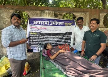 ‘फोटोशूट’ नव्हे, प्रत्यक्ष कृती; आमदार कैलास पाटलांच्या मध्यस्थीने आठ दिवसांपासून सुरू असलेले उपोषण अखेर मागे