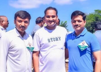 धाराशिव शिवसेना ठाकरे सेनेत  ‘नाराजीनाट्य’: पंकज पाटलांनी आमदार-खासदारांसोबतचा फोटो हटवला; “गृहीत धरू नये” असा इशारा!