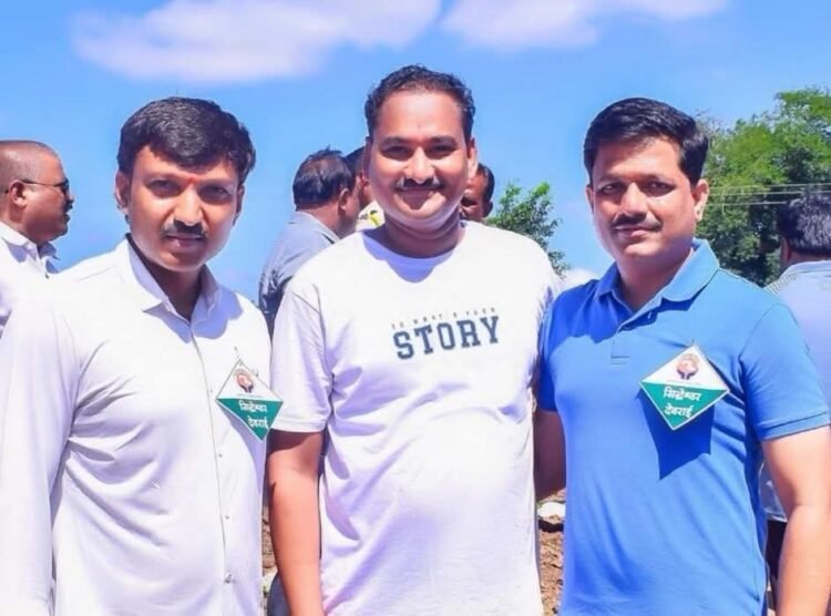 धाराशिव शिवसेना ठाकरे सेनेत  ‘नाराजीनाट्य’: पंकज पाटलांनी आमदार-खासदारांसोबतचा फोटो हटवला; “गृहीत धरू नये” असा इशारा!