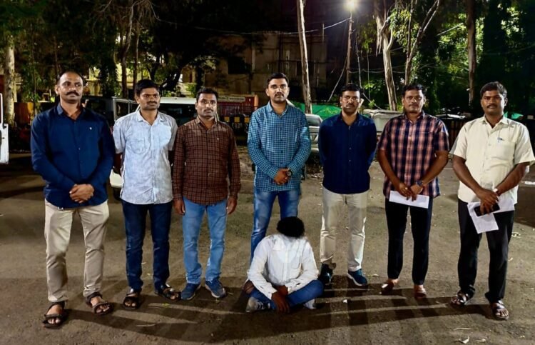 तुळजापूर येथील वादग्रस्त लूटमार प्रकरण: अखेर एका आरोपीला अटक; स्थानिक गुन्हे शाखेने मोबाईल केला जप्त