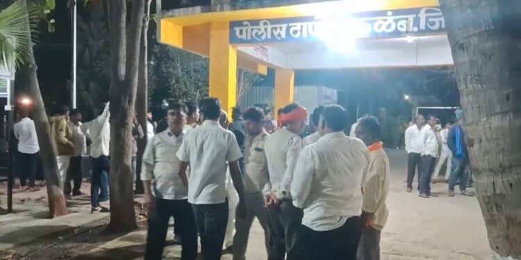 कळंबमध्ये निवडणुकीच्या तोंडावर तुफान राडा! पैसे वाटपावरून भाजप-काँग्रेस भिडले; डॉक्टर पतीला मारहाण तर काँग्रेसच्या तरुणाचा पाय मोडला