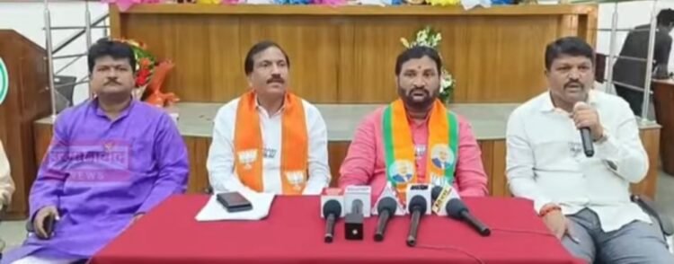 धाराशिव नगर परिषद निवडणूक: प्रचाराच्या तोफा थंडावण्यापूर्वी २५० कोटींच्या भ्रष्टाचाराचा ‘बॉम्ब’!