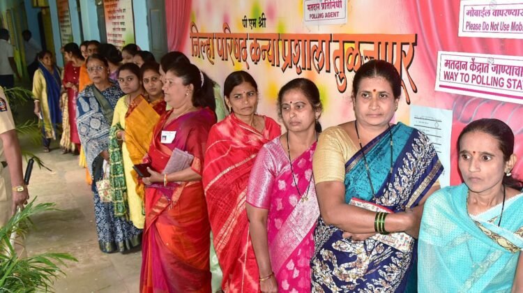 तुळजापुरात मतदानाचा ‘बंपर’ धमाका! ८०.२८ टक्के मतदानाने उमेदवारांचे भवितव्य मशिनमध्ये बंद