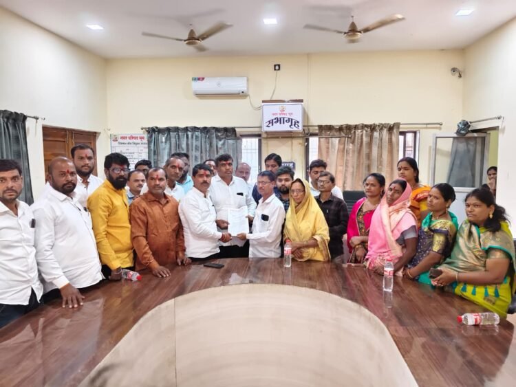 भूम शहरात विकासकामांच्या दर्जावर प्रश्नचिन्ह; अमृत योजना व रस्ते कामे तात्काळ थांबवण्याची १४ नगरसेवकांची मागणी