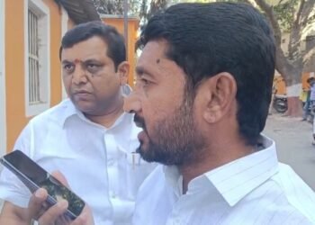 तुळजापुरात तणाव: कुलदीप मगर हल्ला प्रकरण तापले; अर्धवट जबाबामुळे पोलीस ठाण्यात राडा, खासदार ओमराजेंचा हस्तक्षेप