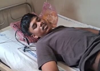 बार्शीत रॅगिंगचा धक्कादायक प्रकार! १२ वीच्या विद्यार्थ्यांकडून ज्युनिअरला स्टम्पने बेदम मारहाण; एक कान निकामी