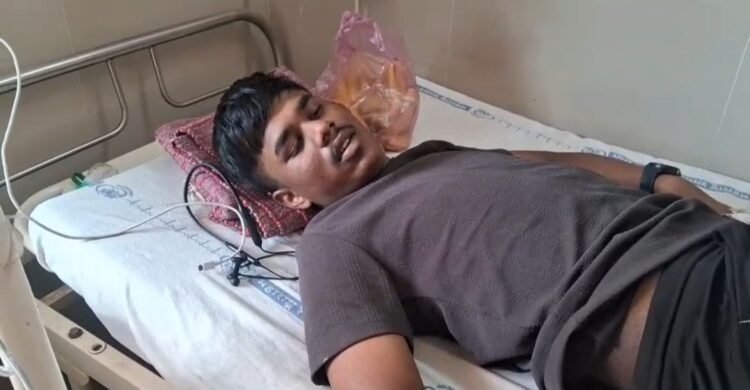 बार्शीत रॅगिंगचा धक्कादायक प्रकार! १२ वीच्या विद्यार्थ्यांकडून ज्युनिअरला स्टम्पने बेदम मारहाण; एक कान निकामी