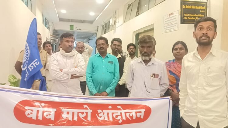 जलजीवन मिशनच्या दीड कोटींच्या भ्रष्टाचाराविरोधात ‘बोंबाबोंब’; धाराशिव जि.प. समोर गावकऱ्यांचा एल्गार