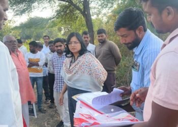 धाराशिव: ४० वर्षांच्या संघर्षाला पूर्णविराम! तहसीलदार मृणाल जाधव यांच्या पुढाकाराने रुईभर–बरमगाव रस्ता अखेर मोकळा