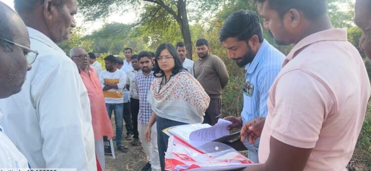 धाराशिव: ४० वर्षांच्या संघर्षाला पूर्णविराम! तहसीलदार मृणाल जाधव यांच्या पुढाकाराने रुईभर–बरमगाव रस्ता अखेर मोकळा