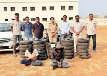 सोलापूर-धुळे महामार्गावर वाहने लुटणाऱ्या टोळीचा पर्दाफाश; स्थानिक गुन्हे शाखेची धडाकेबाज कारवाई