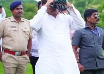 “श्रेय घ्यायला पुढे, कामाच्या वेळी कुठे?” आमदार राणा पाटलांची ‘हवेतली’ जंगल सफारी!