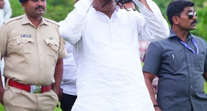 “श्रेय घ्यायला पुढे, कामाच्या वेळी कुठे?” आमदार राणा पाटलांची ‘हवेतली’ जंगल सफारी!