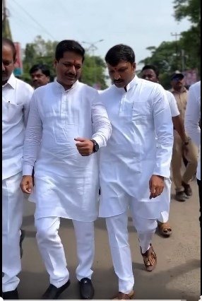 ‘सत्तेच्या लालसेत आशेचा दिवा पेटवणारा नेता’…