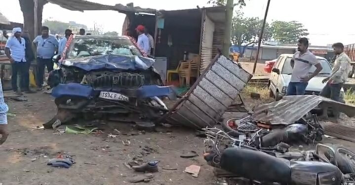 टायर फुटल्याने भीषण अपघात : उमरग्यात दोघांचा जागीच मृत्यू, एक जखमी
