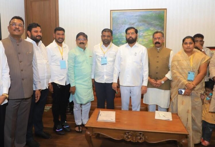 धाराशिव झेडपी सत्तानाट्य: मल्लू नेरुळकरच्या ‘पेड’ कार्यकर्त्यांची पोलखोल; राजन साळवींनी राणा पाटलांना फोटोतून केले ‘कट’… म्हटले शिवसेना अभेद्य …