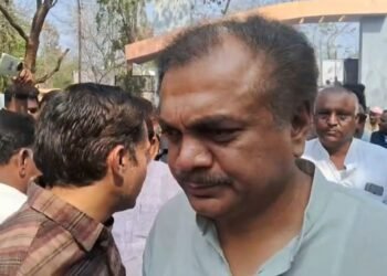 “इकडे बघ..!” धाराशिव झेडपीत जयराजेंची थेट राणा पाटलांना खुन्नस; १८ वर्षांचा राग पुन्हा उफाळला!