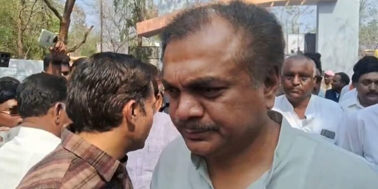 “इकडे बघ..!” धाराशिव झेडपीत जयराजेंची थेट राणा पाटलांना खुन्नस; १८ वर्षांचा राग पुन्हा उफाळला!