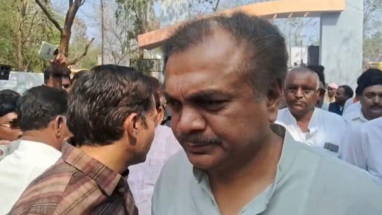 “इकडे बघ..!” धाराशिव झेडपीत जयराजेंची थेट राणा पाटलांना खुन्नस; १८ वर्षांचा राग पुन्हा उफाळला!