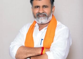 ‘टीव्ही बंदी’च्या रंजक आवाहनापेक्षा शाळांमध्ये मुलींसाठी स्वच्छतागृहे बांधा; ठाकरे गटाचा झेडपी अध्यक्षांना टोला