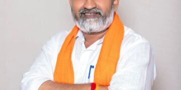 ‘टीव्ही बंदी’च्या रंजक आवाहनापेक्षा शाळांमध्ये मुलींसाठी स्वच्छतागृहे बांधा; ठाकरे गटाचा झेडपी अध्यक्षांना टोला