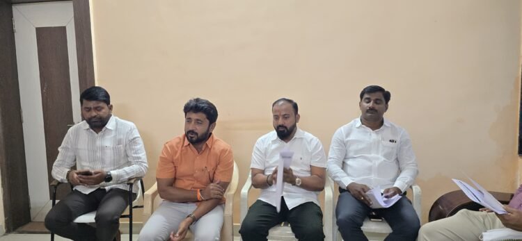 तुळजापुरात १५६ कोटींचा रस्ते घोटाळा; महाविकास आघाडीचा गंभीर आरोप, कंत्राटदाराने बनावट कागदपत्रे वापरल्याचा दावा