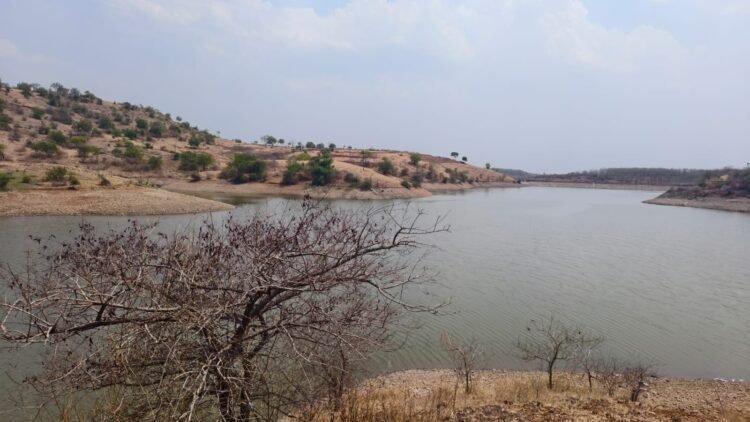  वादग्रस्त ‘स्वयंघोषित राष्ट्रसंत’ लोमटे महाराजांच्या मठात १५ वर्षीय वारकरी विद्यार्थ्याचा बुडून मृत्यू; ५ तासांनंतरही प्रशासन बेपत्ता