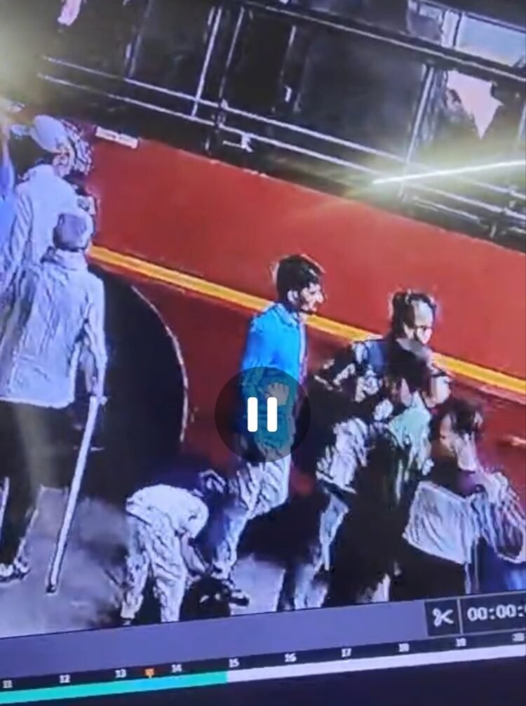 “फक्त सोनं चोरत जा रे…”; धाराशिव पोलिसांचा चोरांना मोलाचा सल्ला! ९ हजारांच्या चोरीत ३३०० चा ‘रिफंड’ आणि चोराला थेट ‘क्लीन चिट’