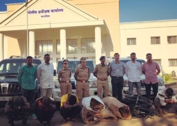 पवनचक्कीतील तांब्याच्या तारा चोरणारी टोळी गजाआड; ४२ लाखांचा मुद्देमाल जप्त