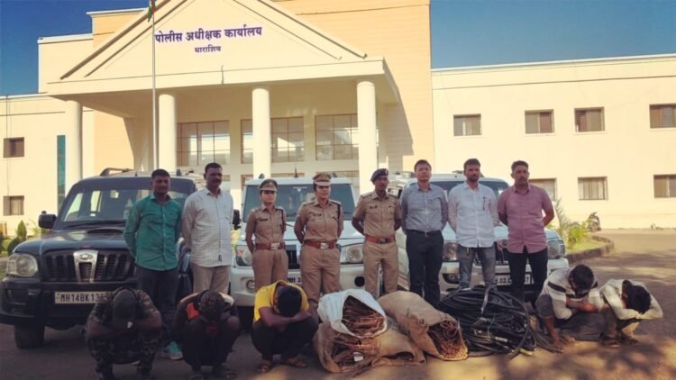 पवनचक्कीतील तांब्याच्या तारा चोरणारी टोळी गजाआड; ४२ लाखांचा मुद्देमाल जप्त