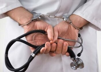 रुग्णांच्या जिवाशी खेळणारा बोगस डॉक्टर उघडकीस; धाराशिवमध्ये वैद्यकीय अधिकाऱ्याच्या फिर्यादीवरून गुन्हा दाखल