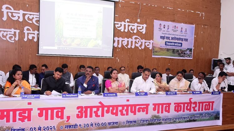 धाराशिव जिल्हा नियोजन समितीची बैठक: भगव्या ध्वजावरून अधिकाऱ्यांना धारेवर धरले..