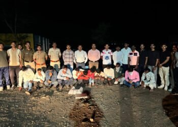 धाराशिवनजीक अळणी येथे जुगार अड्ड्यावर पोलिसांचा मोठा छापा; १२ जण ताब्यात, २२ लाखांचा मुद्देमाल जप्त!