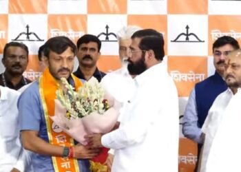 निष्ठेची मशाल विझवून सत्तेचा धनुष्यबाण हाती; ओमराजेंची नवी राजकीय परीक्षा !