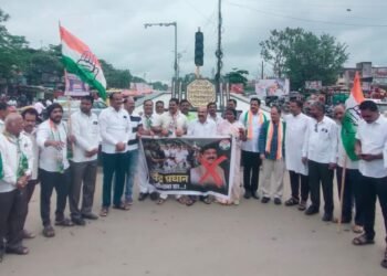 राहुल गांधी यांच्या अटकेच्या निषेधार्थ धाराशिवात काँग्रेसचे आंदोलन