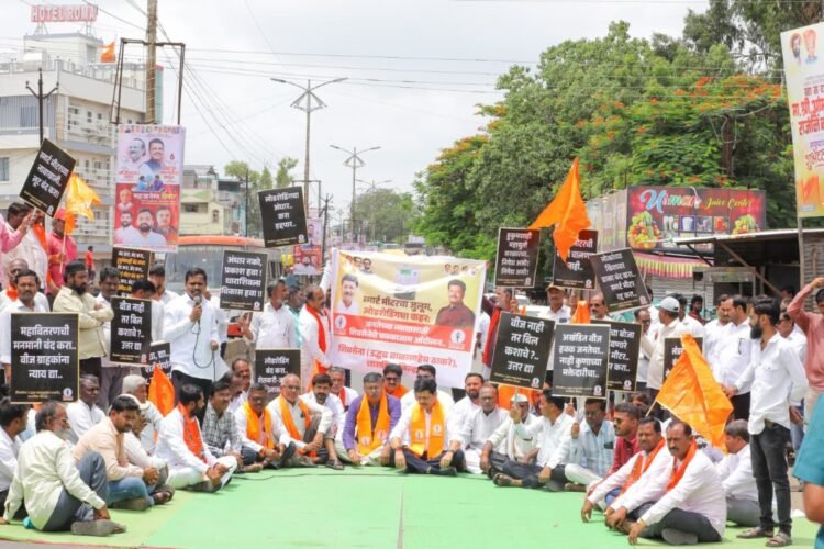 स्मार्ट मीटर व लोडशेडिंगविरोधात शिवसेनेचे महावितरण कार्यालयावर चक्काजाम आंदोलन