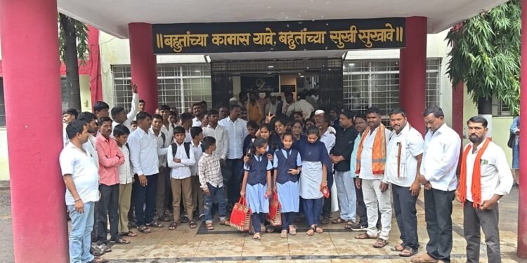 सोनारीच्या विद्यार्थ्यांचे आंदोलन यशस्वी; जिल्हा परिषदेत आंदोलनानंतर शिक्षक नियुक्तीचा आदेश