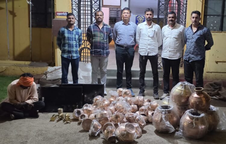 जळकोट येथील भांड्यांच्या दुकानातील चोरीचा उलगडा