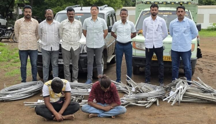 पवनचक्कीच्या तारा चोरणारी टोळी स्थानिक गुन्हे शाखेच्या जाळ्यात; १६.७० लाखांचा मुद्देमाल जप्त